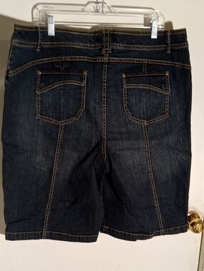 Woman's Crop Jeans Good Condition Blue Size 20 Good Stretch Leg In Seam 12 In